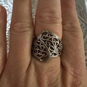 Elegant Silver Swirl Ring